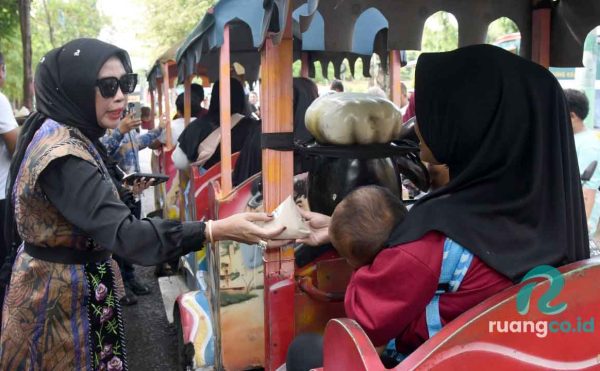 Wakil Bupati Sidoarjo bagi gaji