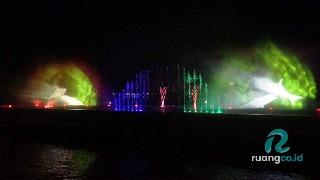 Atraksi Laser Air Mancur Kenjeran