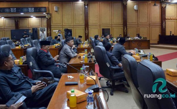 Boikot LKPJ Bupati Subandi