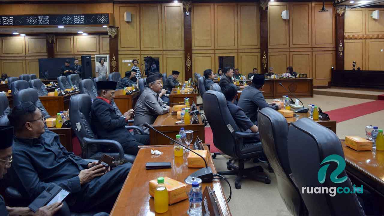 Boikot LKPJ Bupati Subandi