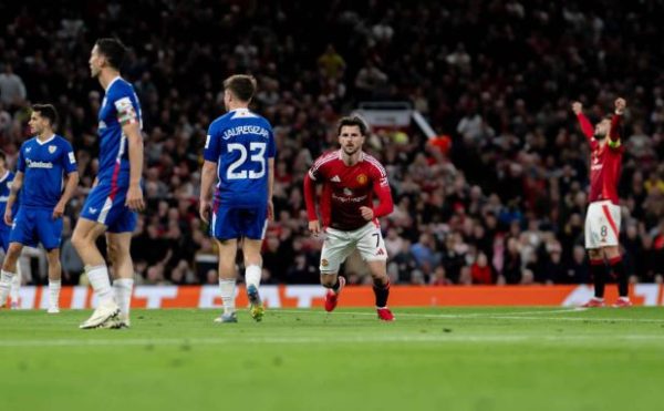 Pemain Manchester United Mason Mount mencetak 2 gol ke gawang Athletic Club. (Dok Official ManUtd)