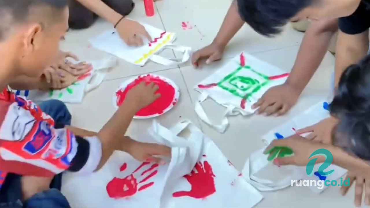 Perlindungan anak berbasis komunitas