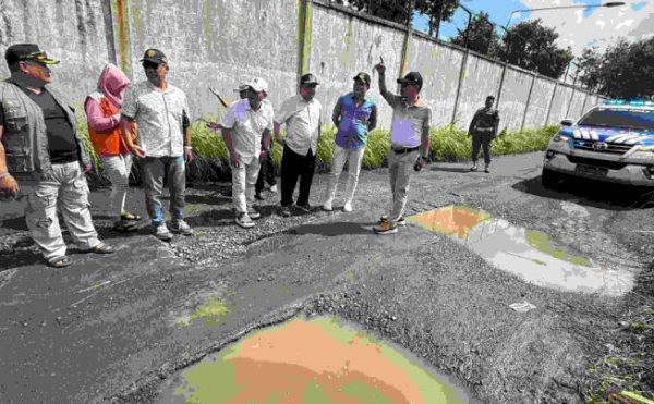 Jalan Desa Sebani Rusak