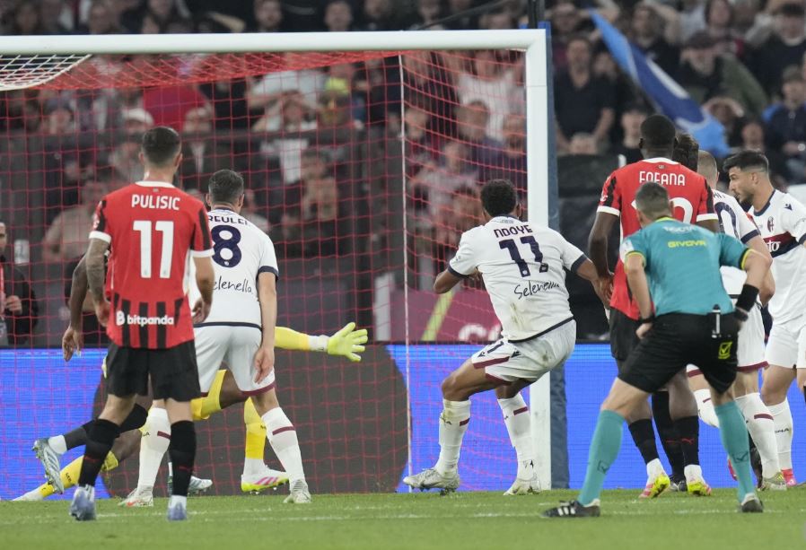 AC Milan harus mengakui Keunggulan Bologna di Final Coppa Italia 2025.(c) AP Photo/gregorio Borgia