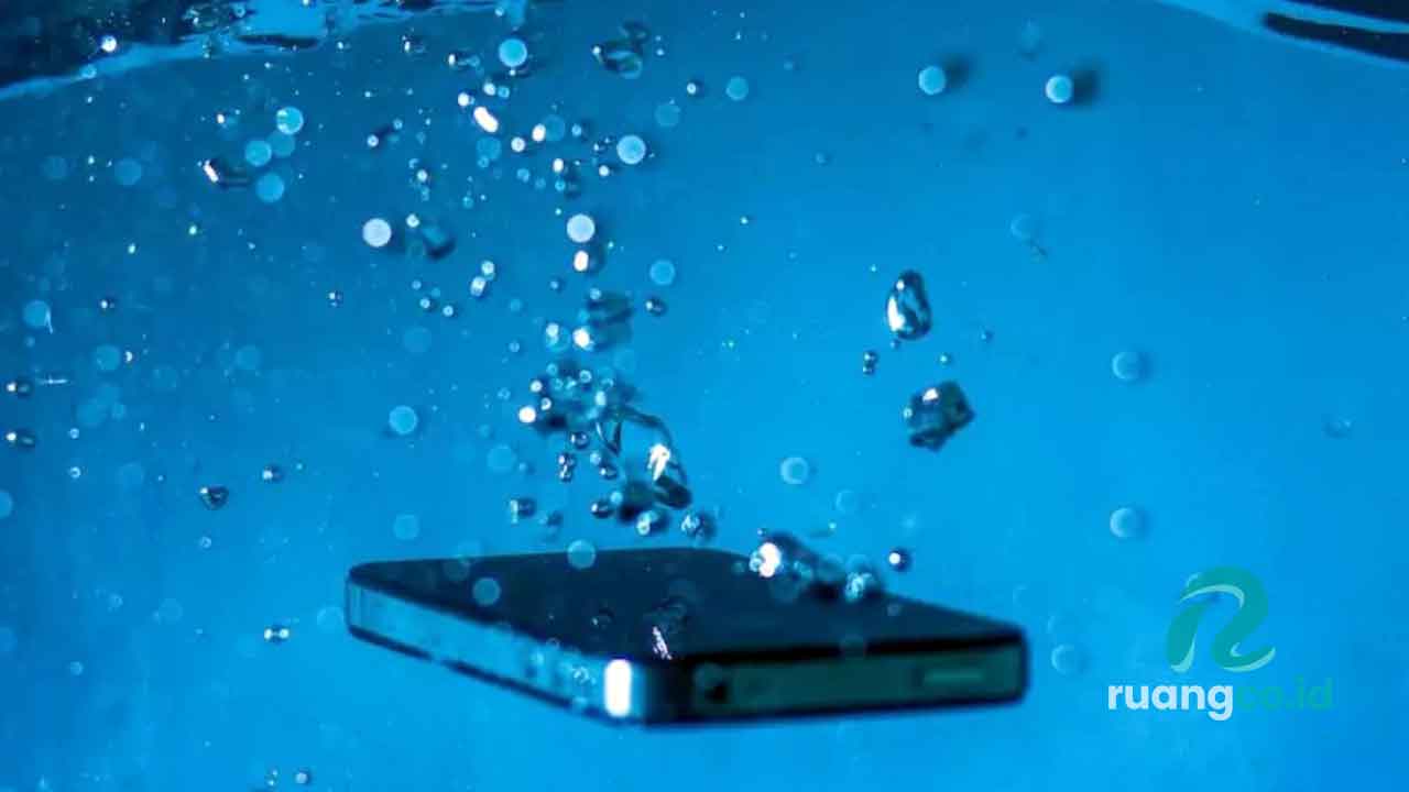 Cara Mengatasi HP Kemasukan Air