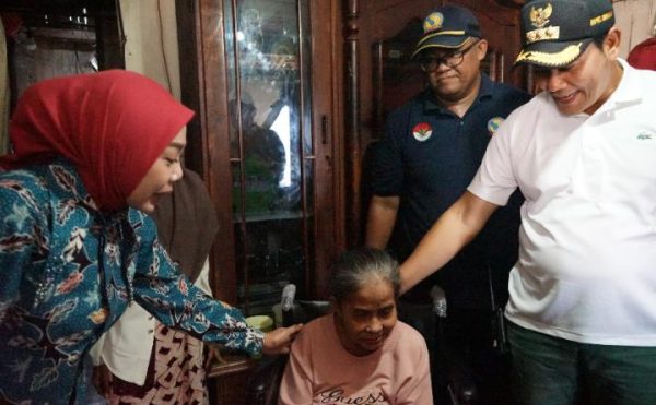 Bantuan kursi roda Sidoarjo