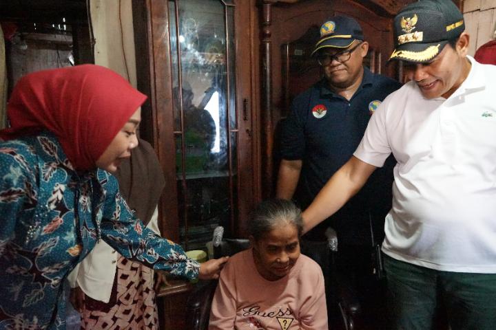 Bantuan kursi roda Sidoarjo