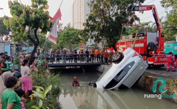 Kecelakaan Pajero Sport di Surabaya