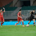 Pemain Persebaya, dan Dewa United, Saat Bertanding di Liga 1 2025. (c) Persebaya Official