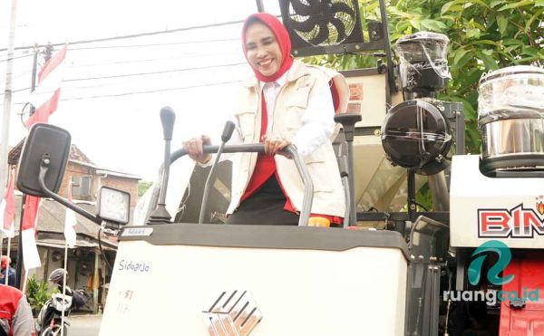 Kementan Serahkan 15 Handtractor