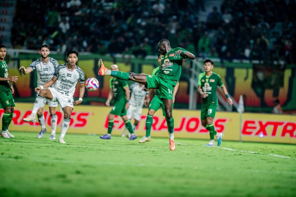 Flavio Silva menjadi Salah satu Pemain Persebaya yang dipertahankan untuk musim 2025-2026. (c) OfficialPersebaya