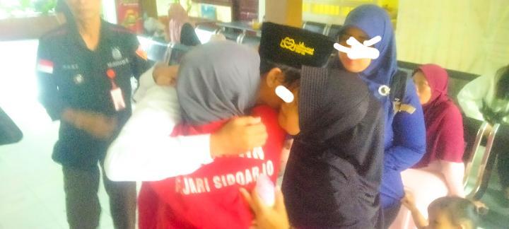 Tangis Istri Sidang Ginjal