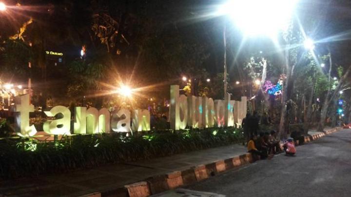 Jam Malam Anak Surabaya