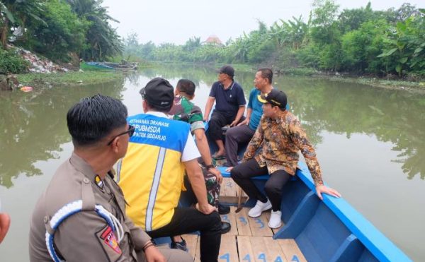 Bupati Subandi Susuri Sungai