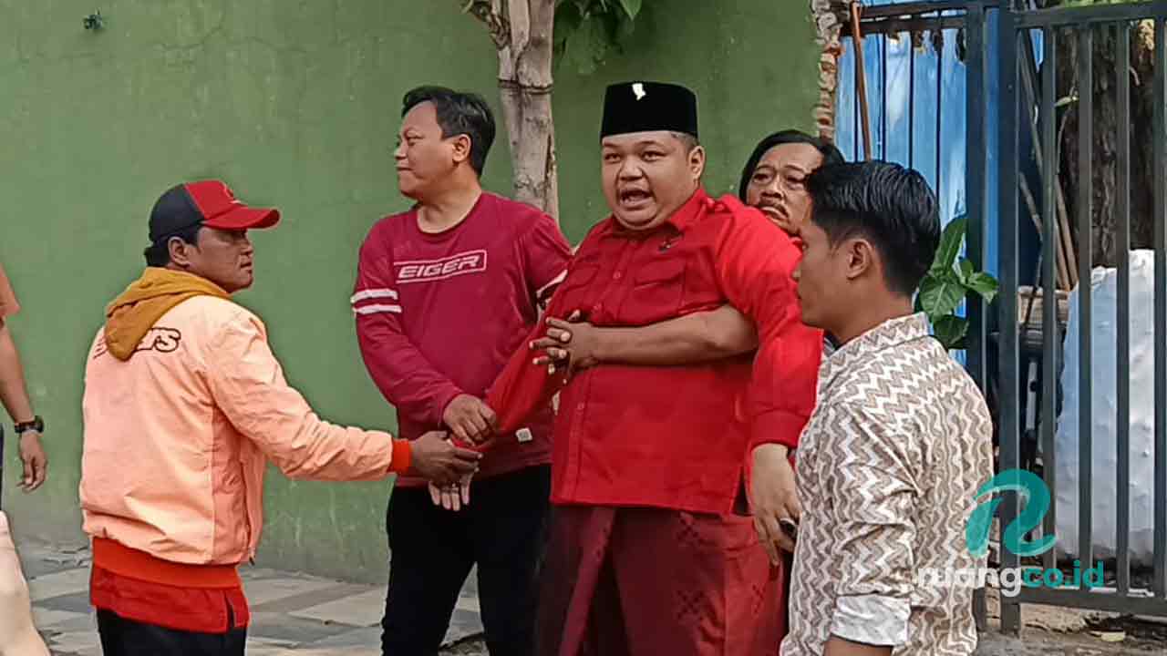 Kader PDIP Surabaya Ancam Bakar Diri
