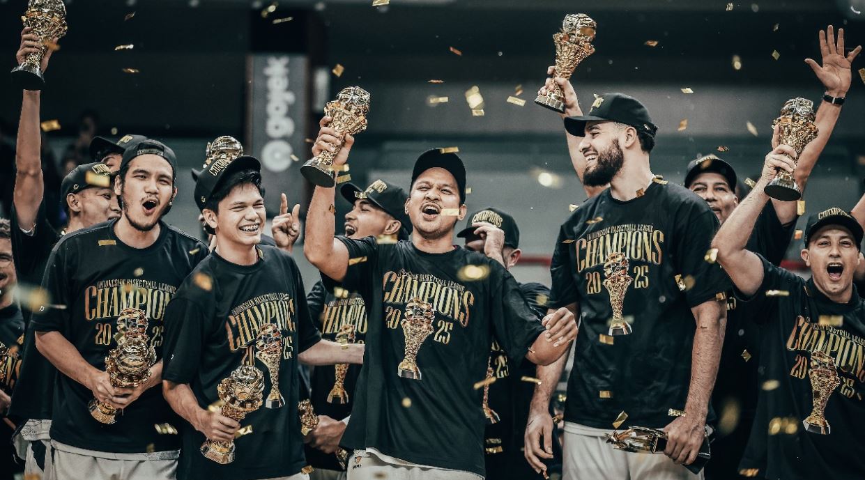 Pemain Dewa United Menjadi Juara IBL tahun 2025. (Foto : Official IBL Indonesia)