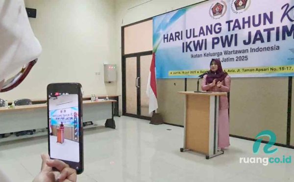 Anggota DPD RI Lia Istifhamah HUT ke-64 IKWI PWI Jatim
