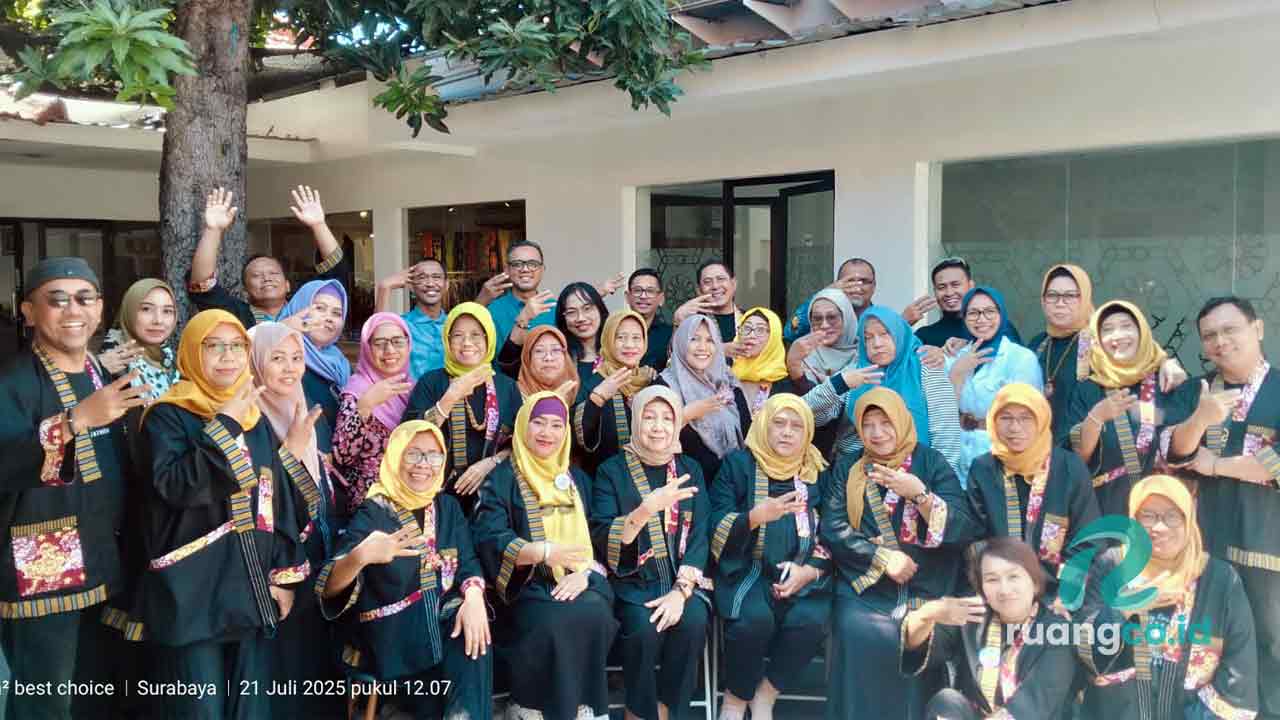 Dra. Hermin Sugianingsih Komunitas e-UKM Surabaya