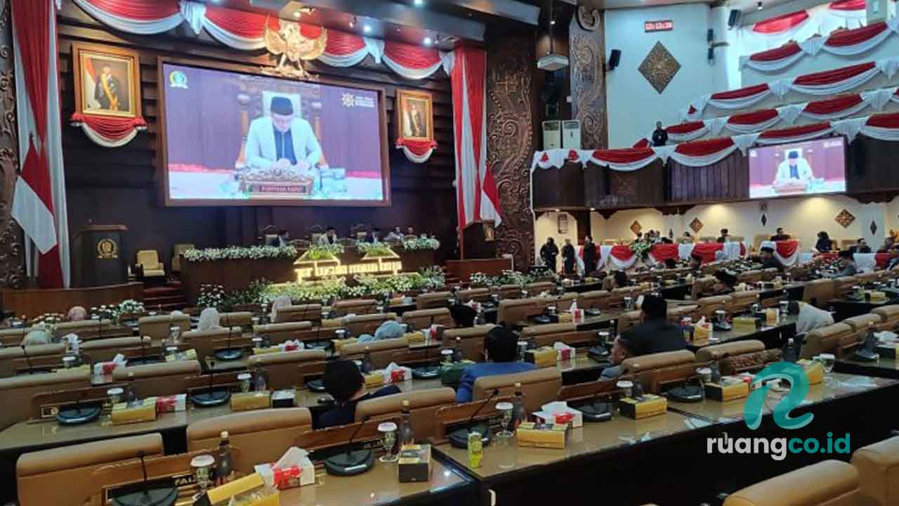 Banjir interupsi DPRD Jatim