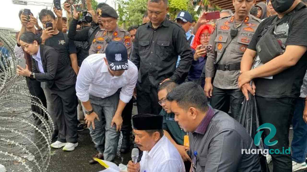 Demo mahasiswa DPRD Jatim