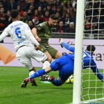 Koni De Winter mengenakan jersey Genoa.(c) Official AC Milan