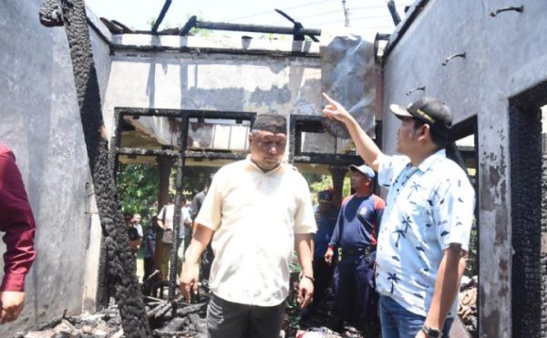Rumah ludes terbakar