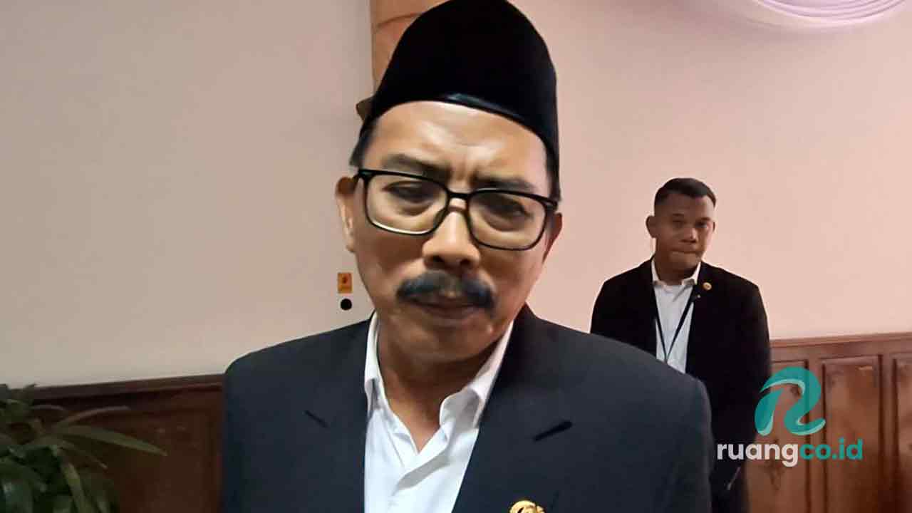 DPRD Jatim hentikan kunjungan luar negeri