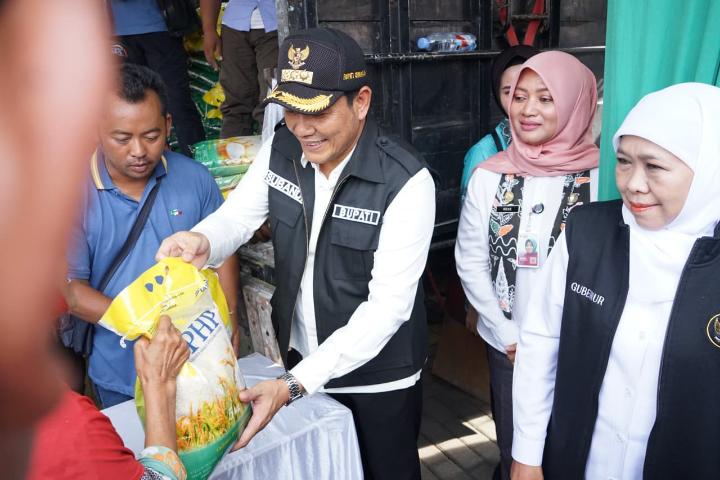 Pasar murah di Gedangan
