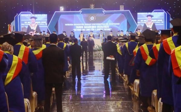 Wisudawan terbaik Unitomo