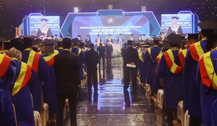 Wisudawan terbaik Unitomo