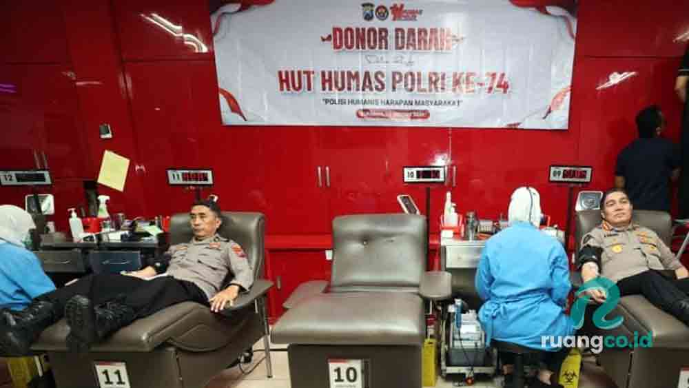 Donor darah HUT Humas Polri