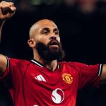 Bryan Mbeumo merayakan gol di Old Trafford saat Manchester United menang 4-2 atas Brighton. (c) Official MaUtd