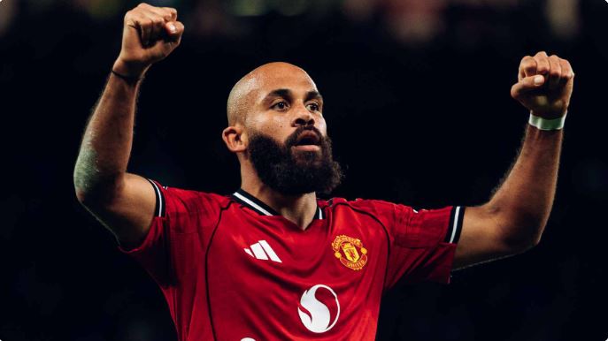 Bryan Mbeumo merayakan gol di Old Trafford saat Manchester United menang 4-2 atas Brighton. (c) Official MaUtd