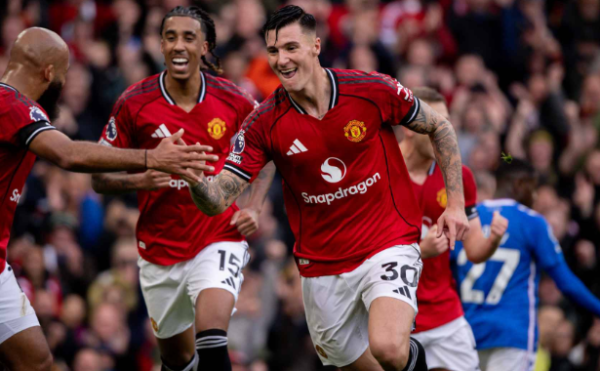 Sesko merayakan gol saat Manchester United menang 2-0 atas Sunderland di Old Trafford. (c)officialManUtd