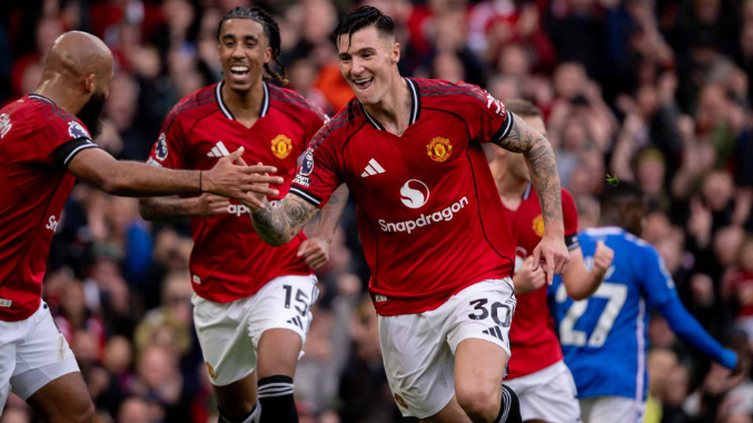 Sesko merayakan gol saat Manchester United menang 2-0 atas Sunderland di Old Trafford. (c)officialManUtd