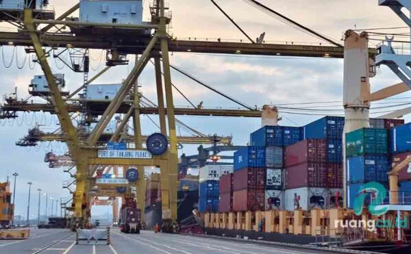 pertumbuhan arus peti kemas