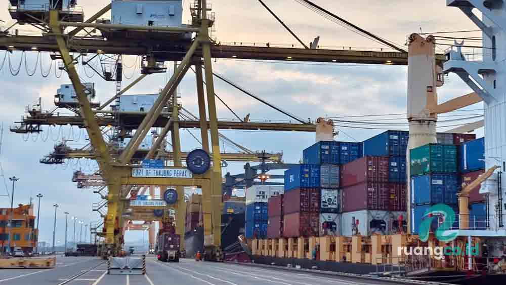 pertumbuhan arus peti kemas