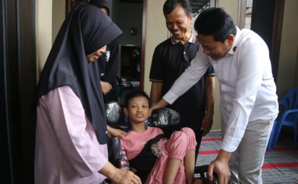 Bantuan Kursi Roda Mishelly