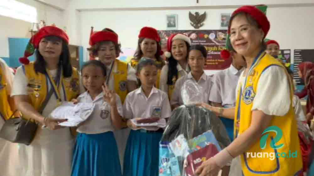 Bakti Sosial LCS Shining