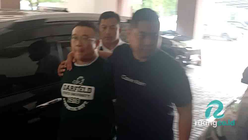 Samuel pembongkar rumah