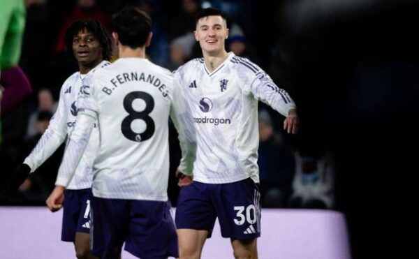 Benjamin Sesko mencetak dua gol saat Manchester United ditahan Burnley 2-2.(c) Official ManUtd