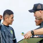 Coach Bernardo Tavares memimpin latihan di Lapangan C Gelora Bung Tomo (Dok. Official Persebaya)