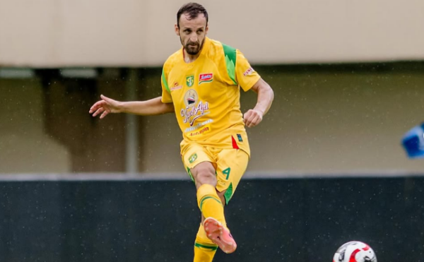 Dime Dimov Ketika Memperkuat Persebaya Surabaya di putaran Pertama Super League 2025 - 2026. (Instagram : @dime_dimov)