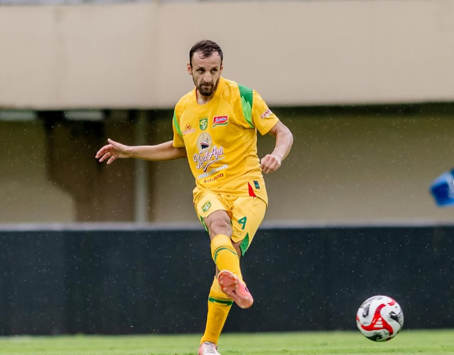 Dime Dimov Ketika Memperkuat Persebaya Surabaya di putaran Pertama Super League 2025 - 2026. (Instagram : @dime_dimov)