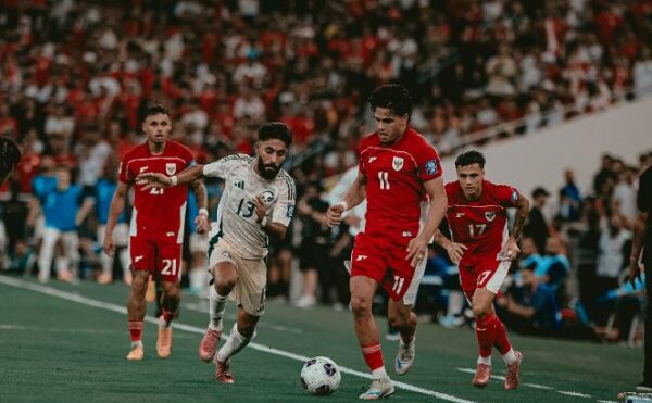 Ragnar Oratmangoen Saat Memperkuat Tim Nasional Indonesia (@0ratmangoen)