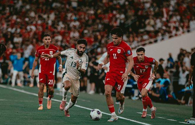 Ragnar Oratmangoen Saat Memperkuat Tim Nasional Indonesia (@0ratmangoen)