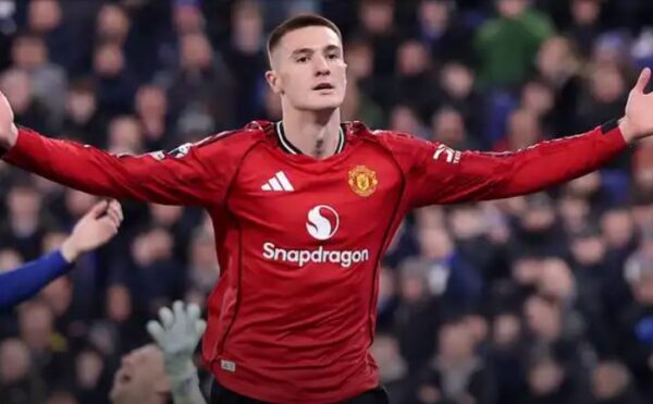 Benjamin Sesko setelah mencetak gol ke gawang Everton. (Official ManUtd)