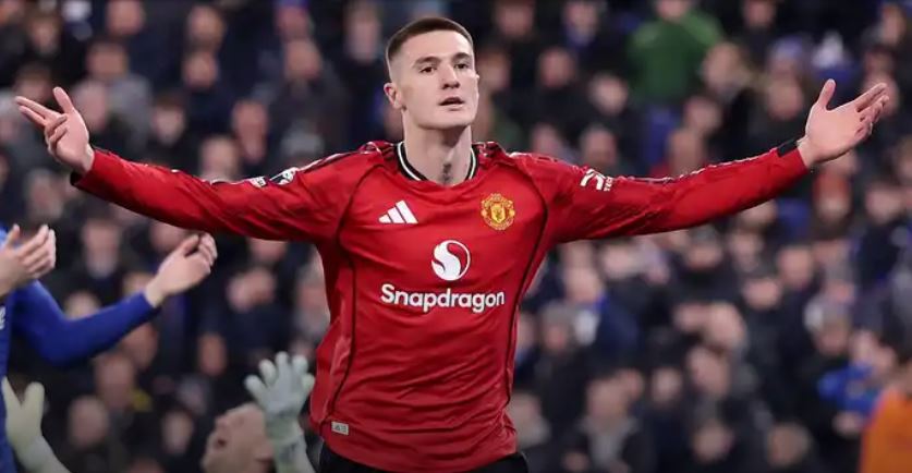 Benjamin Sesko setelah mencetak gol ke gawang Everton. (Official ManUtd)
