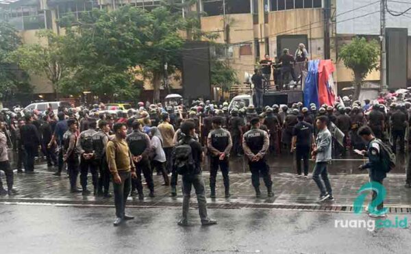 demo buruh PT Pakerin