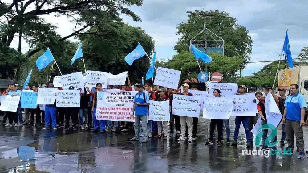 unjuk rasa damai FSP LEM